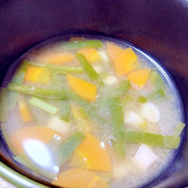 しめじ人参ニラ味噌汁